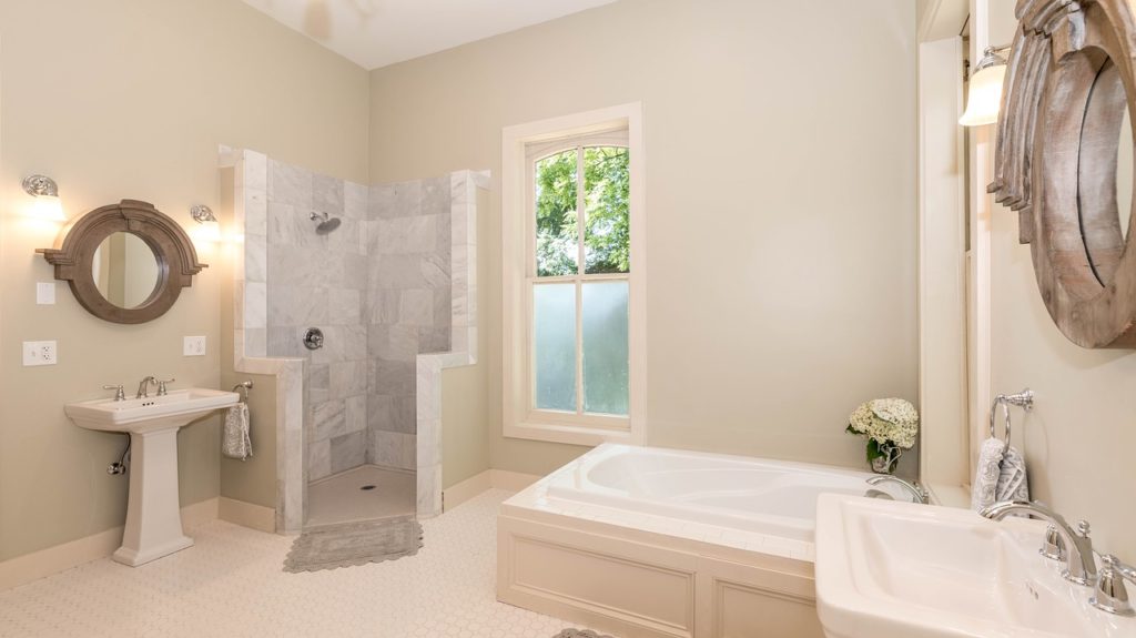 Bathroom Standing Shower Bathtub  - mgattorna / Pixabay