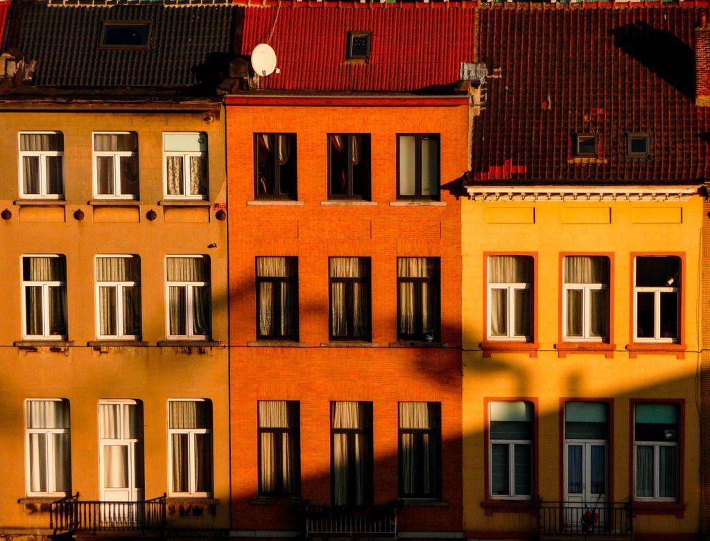 Houses Shadows Architecture  - urirenataadrienn / Pixabay