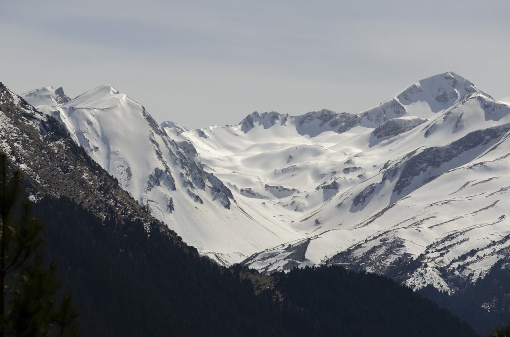 Mountains Snow Alps Alpine Peak - Photos_kast / Pixabay