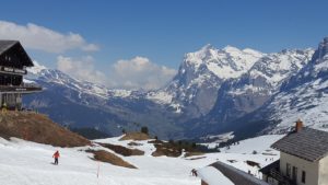 Village Mountains Winter Snow Ski  - ravisimo / Pixabay