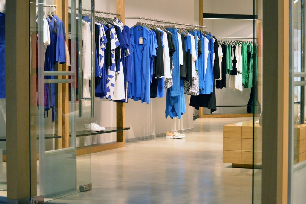 Clothes Shop Retail Display  - islandworks / Pixabay