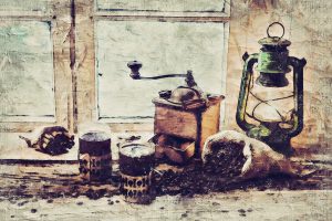 Vintage Lantern Light Window  - ArtTower / Pixabay
