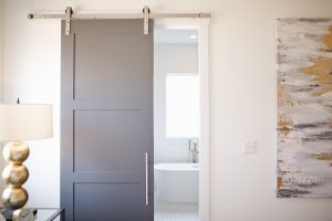 Barn Door Sliding Door Bedroom  - shannonrphillips / Pixabay